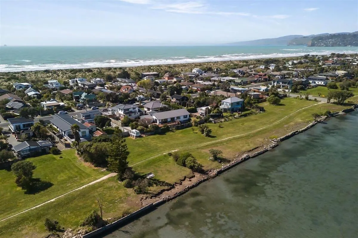 Modern 2-Bedroom Oasis Just Steps From The Beach Christchurch